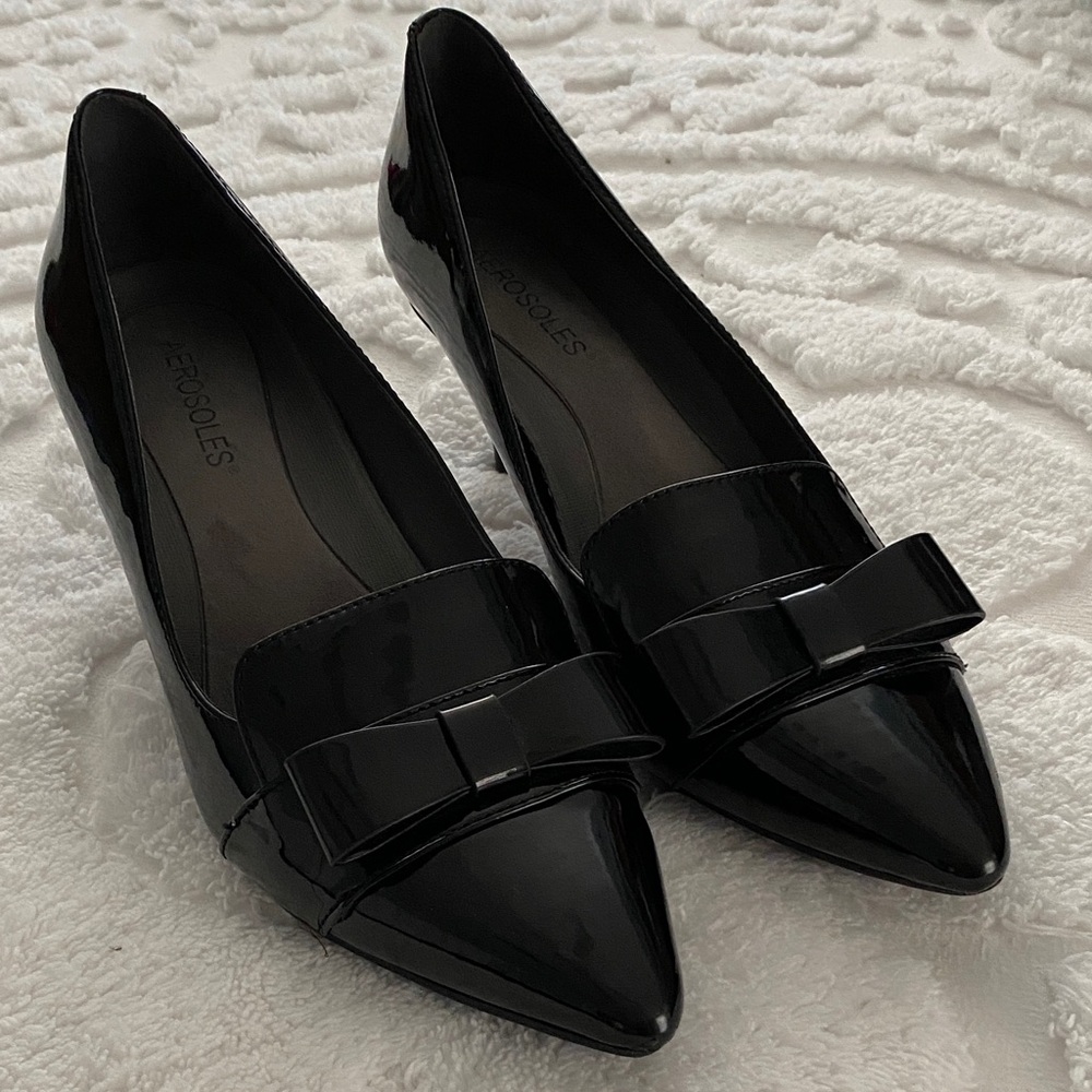 Aerosoles Glossy Black Heels with Bow